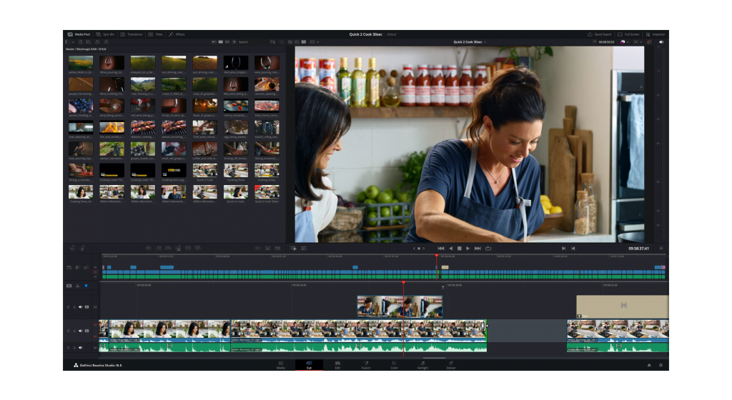 Phần mềm Premiere Pro có giao diện truyền thống, quen thuộc hơn
